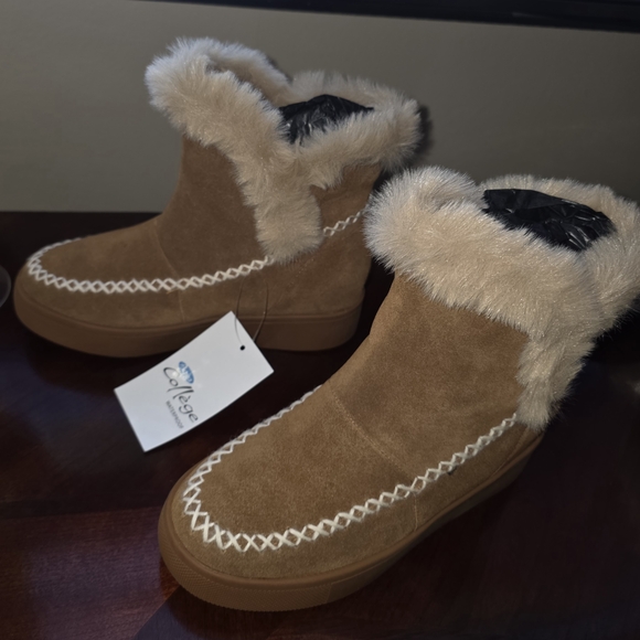 NWT Cozy Tan Fur-Lined Boots - Picture 2 of 4
